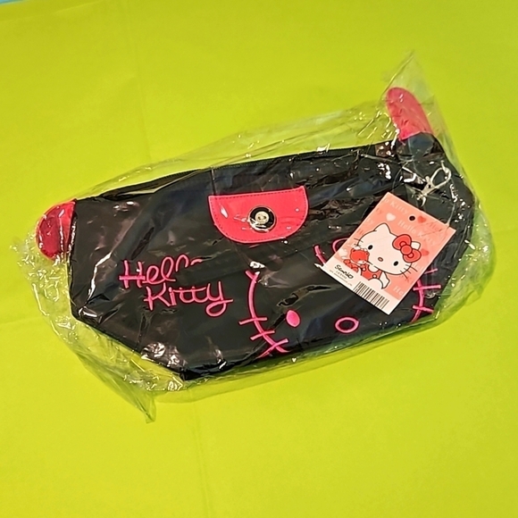 Hello Kitty Sanrio Makeup Bag In Black pink NWT - Picture 1 of 3